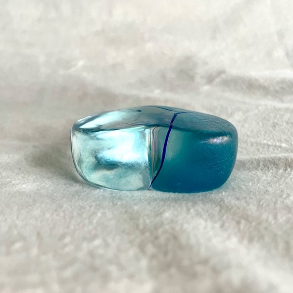 Heart-shaped Glass Paperweight - Picture 8 of 14